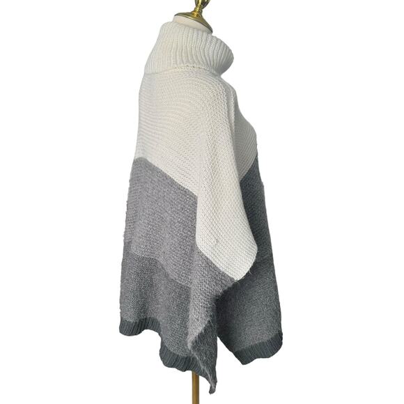 Vince Camuto Colorblock Turtleneck Sweater Grey White Poncho Shrug Thick Warm OS - Picture 11 of 16